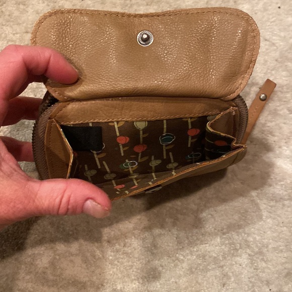Fossil vintage leather full zip wallet. Soft Taupe tan like new - Picture 3 of 7